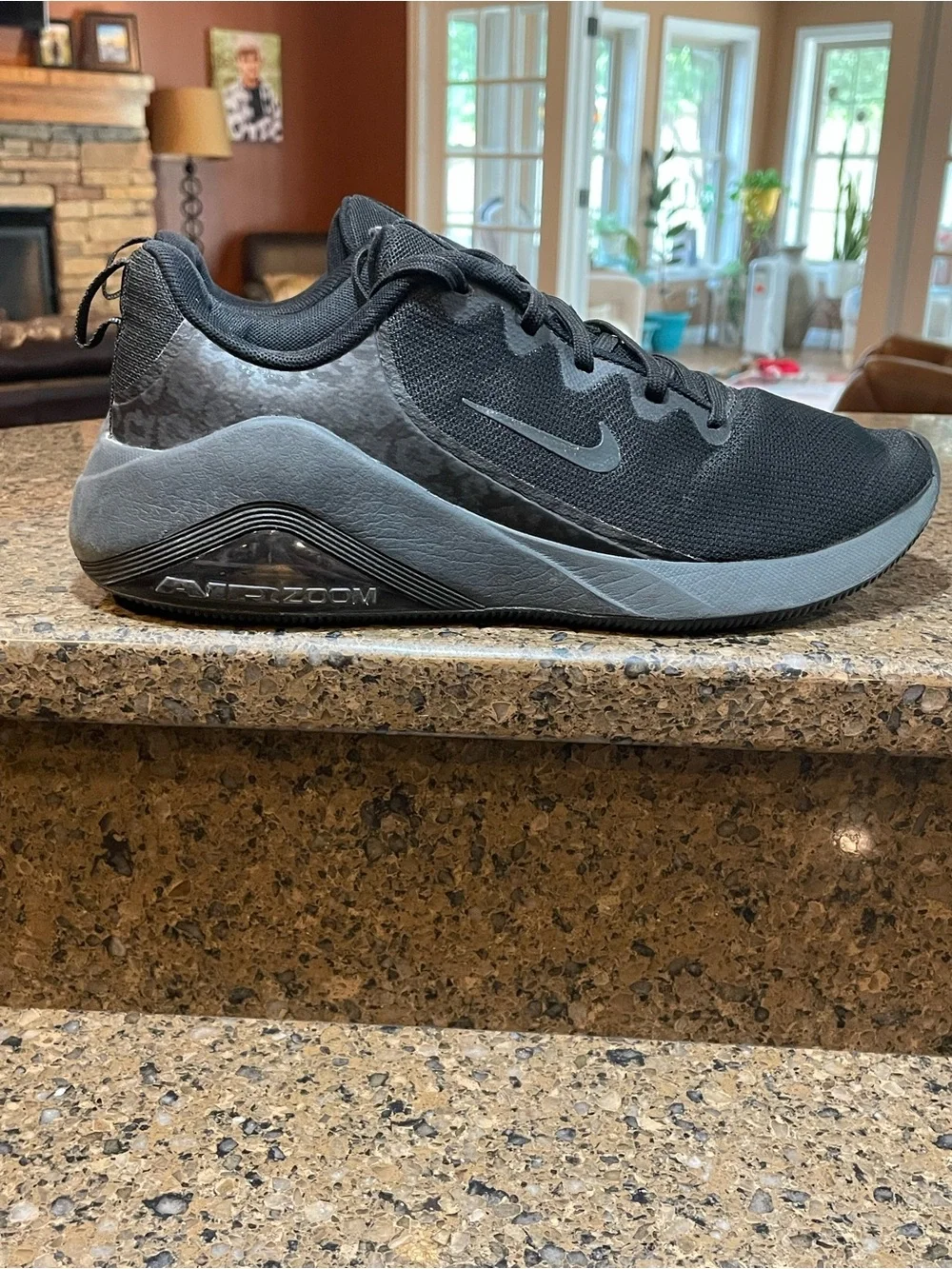 Nike Bella 7 Air Zoom Women’s 8.5 Black & Gray Leopard Print Accent FZ1689-002